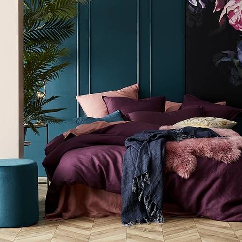 chambre romantique bleu canard, rose et violet