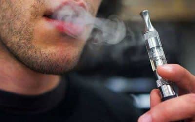 La vapeur de cigarette électronique peut-elle déclencher un détecteur de fumée