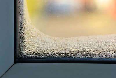 Condensation sur les fenêtres : comment l'éviter et vous protéger de l'humidité