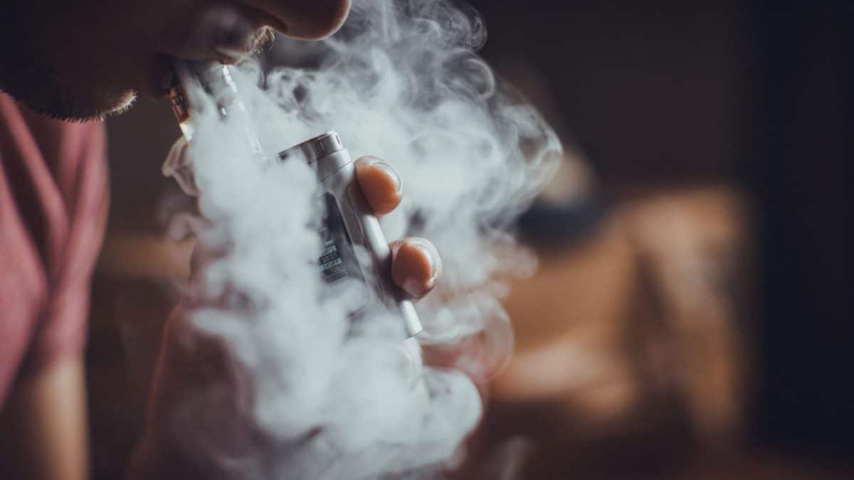 La vapeur de votre cigarette électronique peut-elle déclencher votre détecteur de fumée