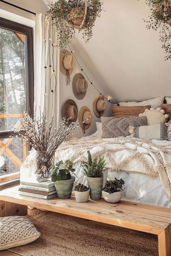 chambre scandinave avec une déco campagne ou provencale