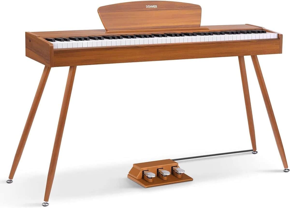 Un piano numérique en bois pour un espace musical moderne coin musique salon 