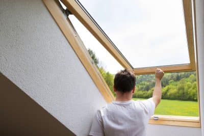 Comment isoler le contour d’un velux ou d'une fenêtre de toit ?