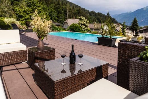 À épingler : Les meilleures tendances pour aménager un salon de jardin autour de votre piscine