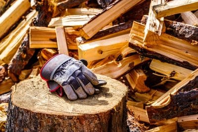 Ruée sur le bois de chauffage : la meilleure solution contre la pénurie et pour faire des économies