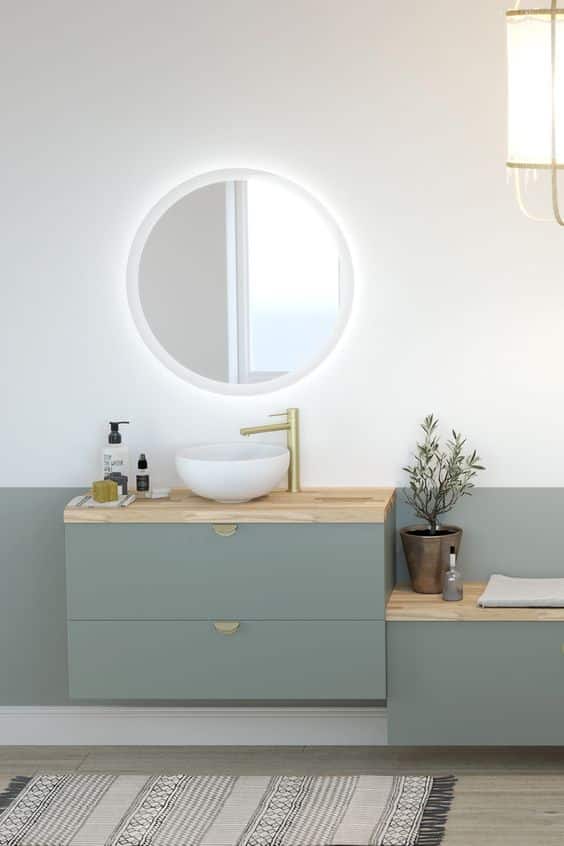 Salle de bain avec des meubles vert céladon