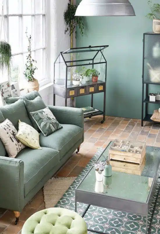 salon à la décoration végétale et zen vert céladon