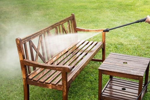 À épingler : C’est le moment de ressortir votre salon de jardin : 6 conseils pour le nettoyer et l’entretenir facilement