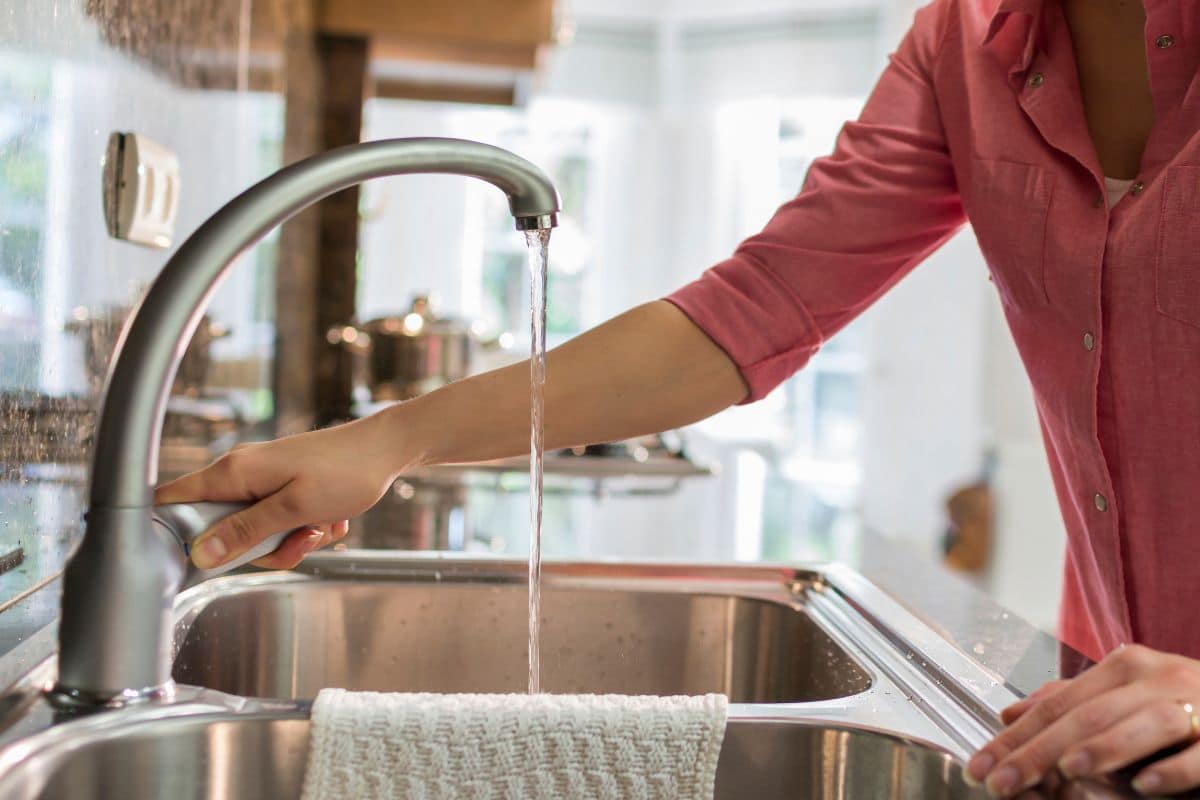 Les astuces simples à adopter pour économiser l'eau à la maison 