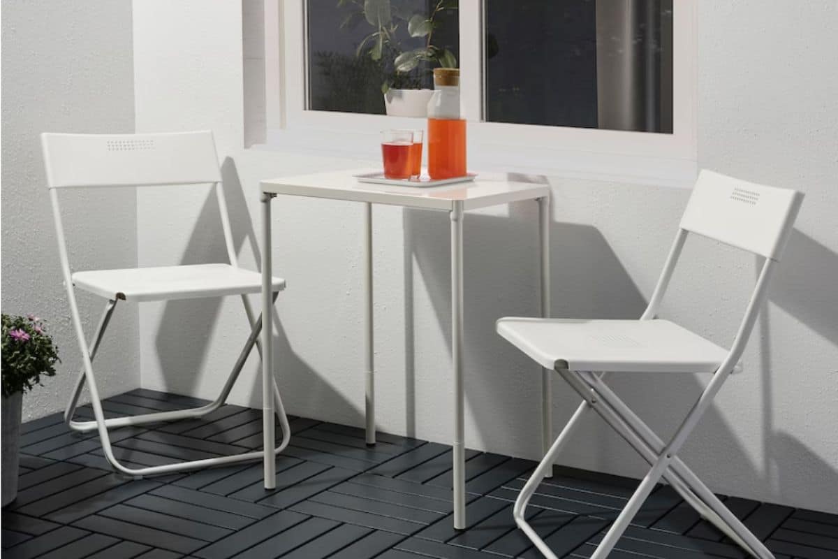 Cette table Ikea à prix cassé est parfaite pour travailler en extérieur les jours ensoleillés