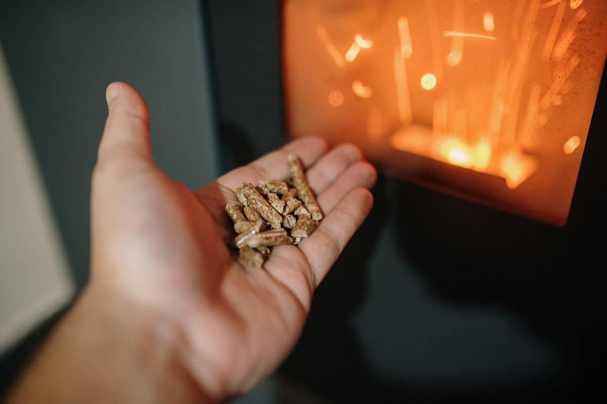 Le prix des granulés est en baisse en ce moment : c’est le moment d’investir pour l'hiver prochain !