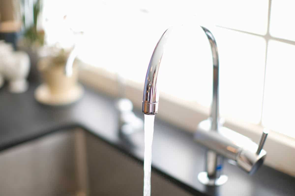 Les 6 astuces les plus efficaces pour rendre l'eau de votre robinet saine et totalement potable