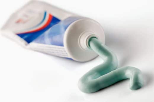 À épingler : 8 astuces incroyable avec du dentifrice pour l’entretien de la maison !
