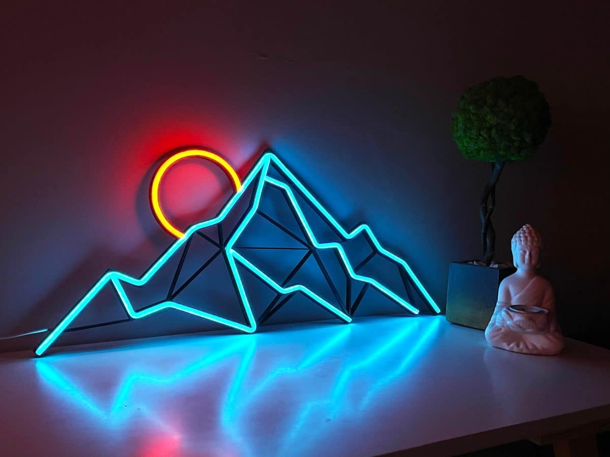 neon en forme de montagne