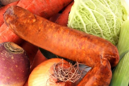 À épingler : Utiliser les épluchures de vos fruits et légumes dans votre jardin pour repousser les nuisibles : ça fonctionne !