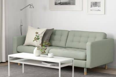 Vous rêvez d'un canapé au look vintage années 60 ? Foncez chez Ikea découvrir leur tout nouveau modèle à prix tout doux.