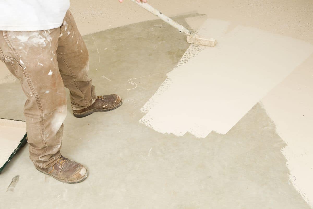 Peindre le sol de votre maison : C'est totalement possible et peut vous apporter plusieurs avantages !