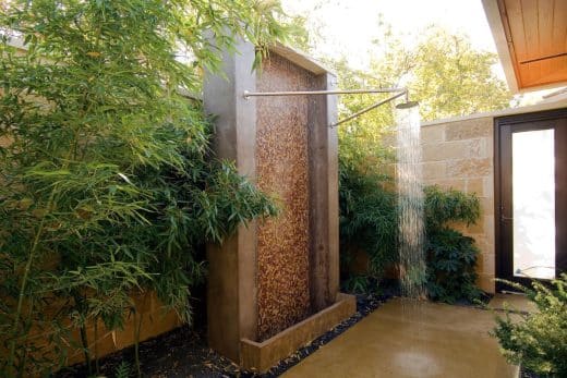 À épingler : Salle de bain extérieure : 6 idées de designs modernes et surtout pas cher !
