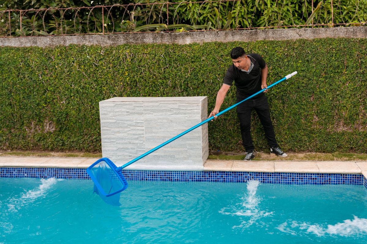 Voici la liste des gestes quotidiens à adopter pour l'entretien de votre piscine si vous souhaitez qu'elle soit toujours impeccable