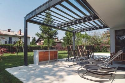 Voici les 10 règles que vous devez absolument connaître avant de faire l'installation d'une pergola dans votre jardin