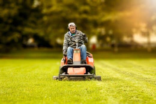 À épingler : Votre tondeuse vous a lâché ? Voici les critères à considérer avant de vouloir en racheter une