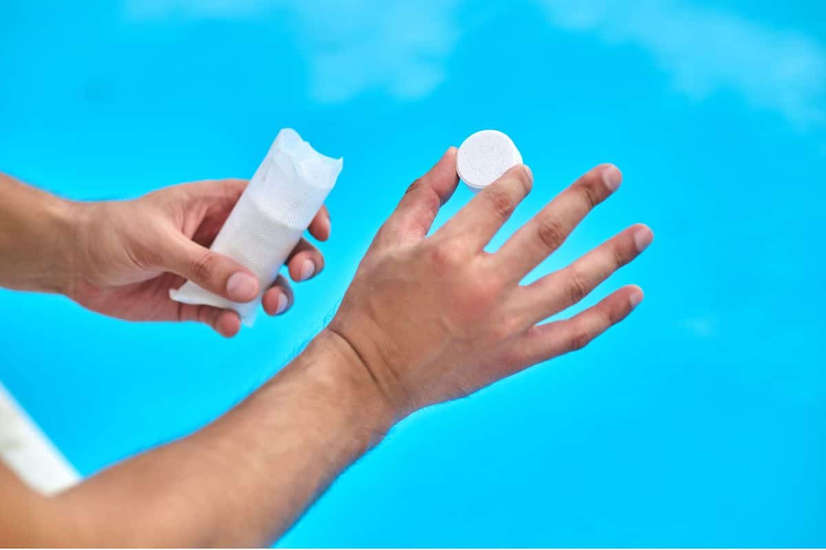 Avertissement : propriétaires de piscines et de spas, méfiez-vous ! Les effets secondaires glaçants du chlore révélés