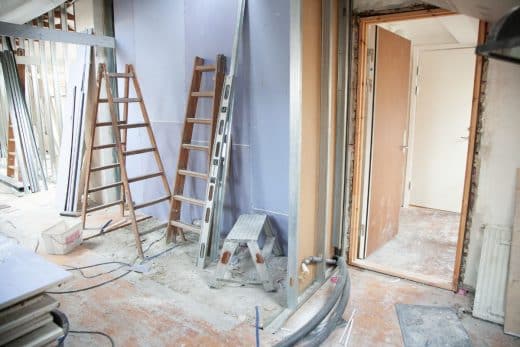 À épingler : Baisse des prix en vue : les 7 signes révélateurs qui indiquent que vous devriez attendre pour acheter vos matériaux de construction et économiser gros !