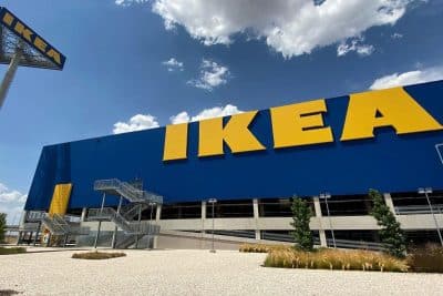 Ce petit accessoire Ikea est très pratique pour vous faire gagner de la place dans vos armoires !