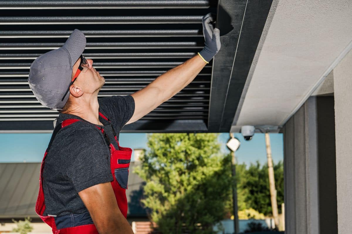 Ne faites pas ces erreurs ! Les 6 pièges à éviter absolument avant de construire votre pergola sur la terrasse !