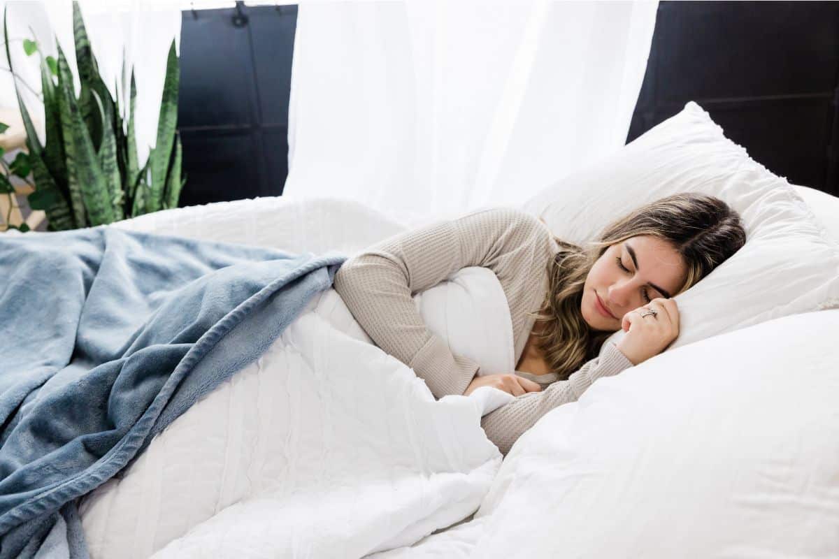 Ne laissez pas la canicule vous priver de sommeil : 5 astuces imparables pour dormir comme un roi !
