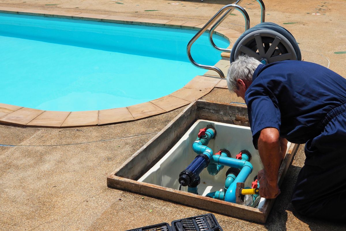 Nettoyage des abords de la piscine : Pour un résultat impeccable