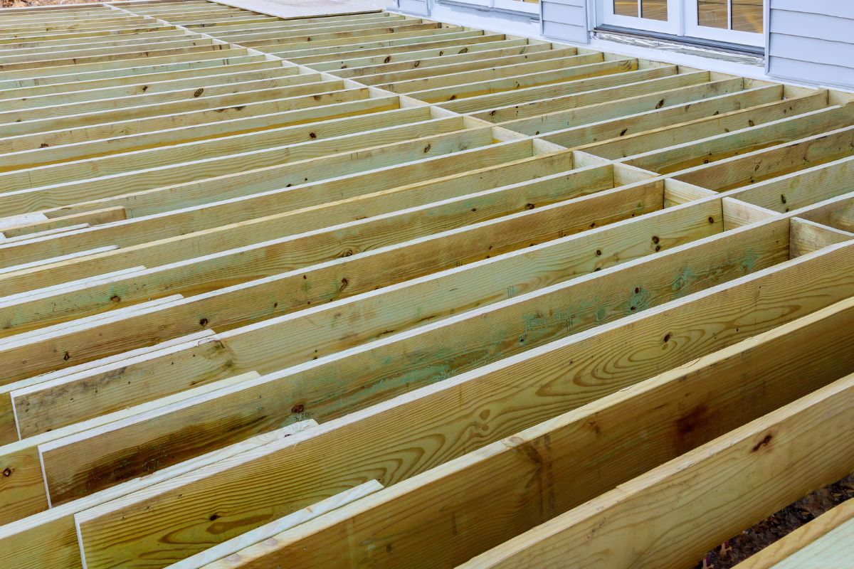 Quel budget faut-il prévoir pour l’installation d’une terrasse en bois dans votre jardin ? 