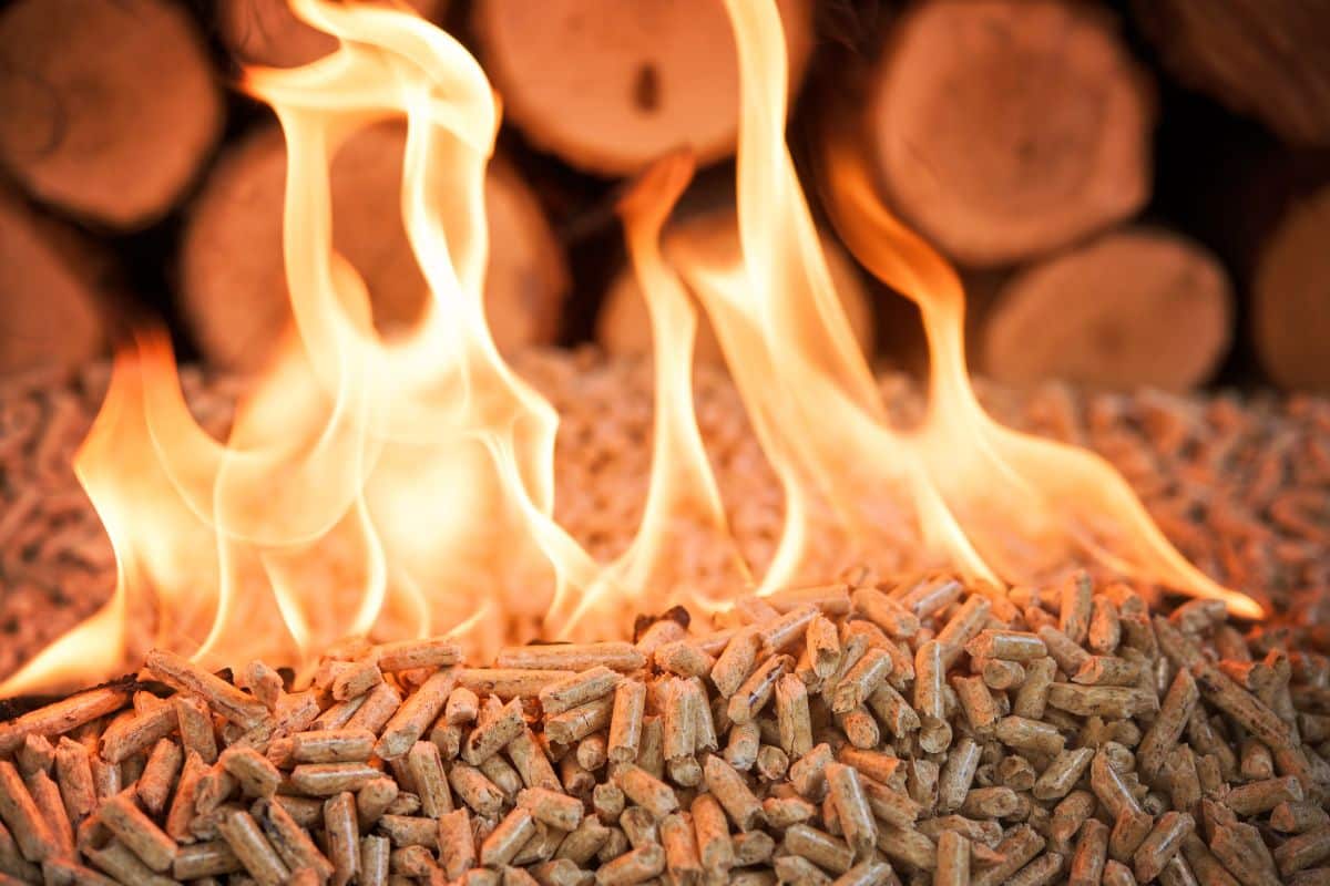 Le confort des granulés de bois dans votre cheminée - Boursorama