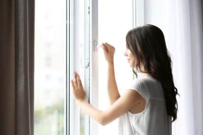 L'astuce méconnue : Pourquoi il est essentiel d'ouvrir les fenêtres sous la pluie ?