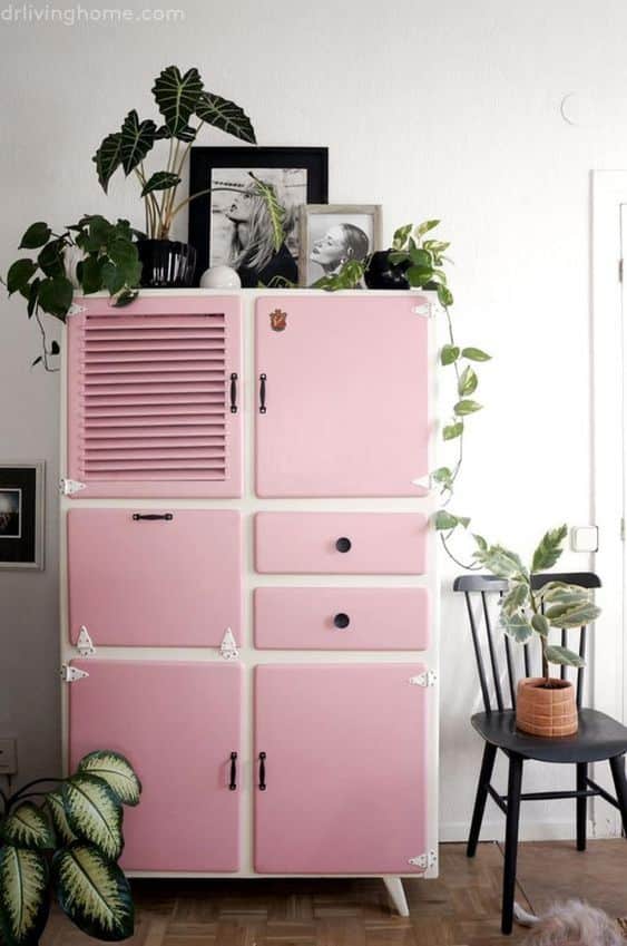 meuble vintage peint en rose