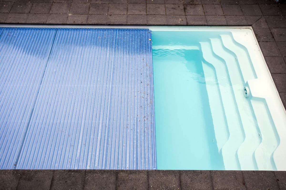 Vous pensez que laisser votre piscine découverte pendant les vacances est sans danger ? Détrompez-vous