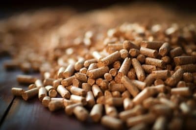 Chauffage : le prix des pellets est en train de chuter ! C'est le bon moment pour faire son stock