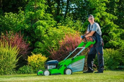 Dernière tonte: le moment clé pour une pelouse parfaite avant les pluies !