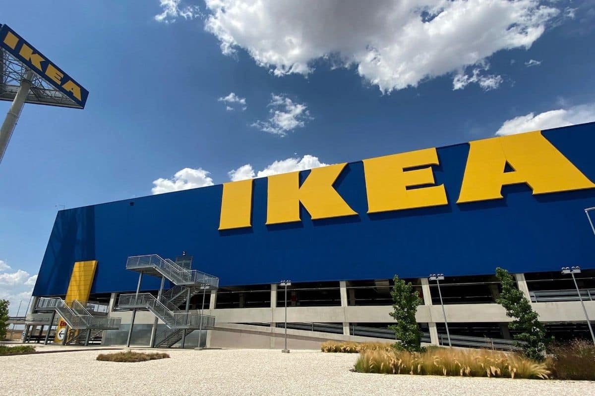 Ikea : Un canapé à moins de 300€ polyvalent et très confortable que tout le monde s'arrache