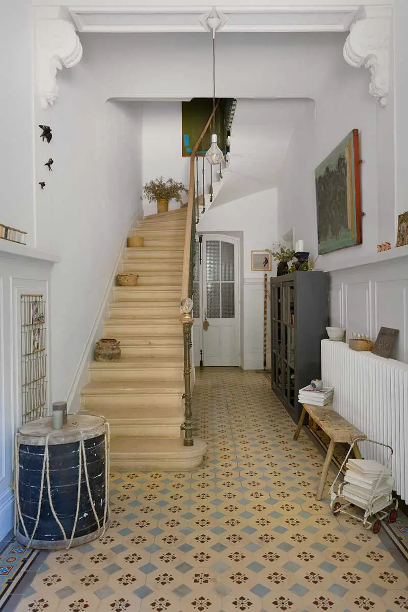 Escalier dans maison de famille provencale