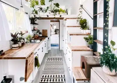 Une tiny house au look boheme et jungle