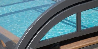 Comment choisir son abri de piscine bas ?