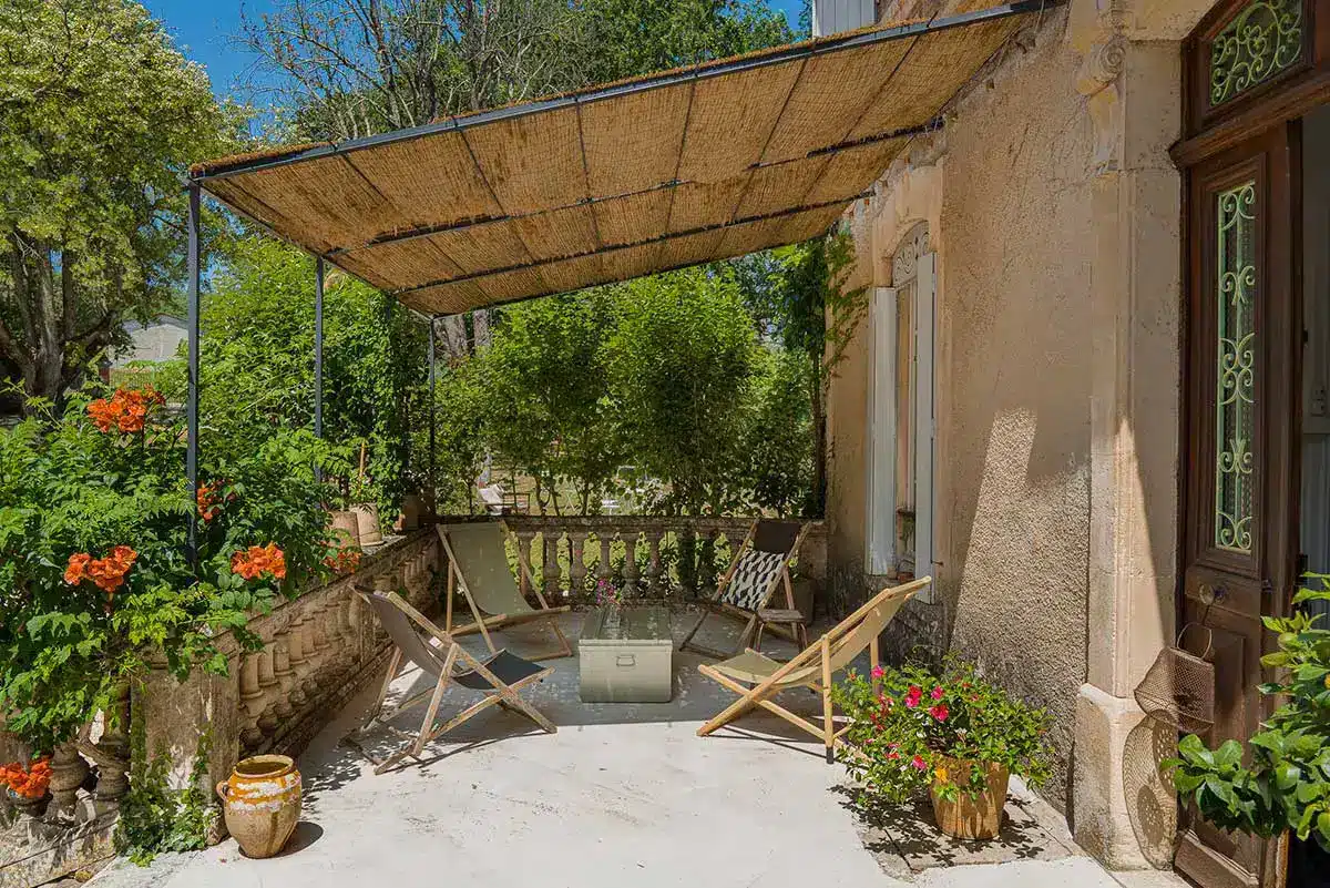 terrasse dans une maison de famille provencale