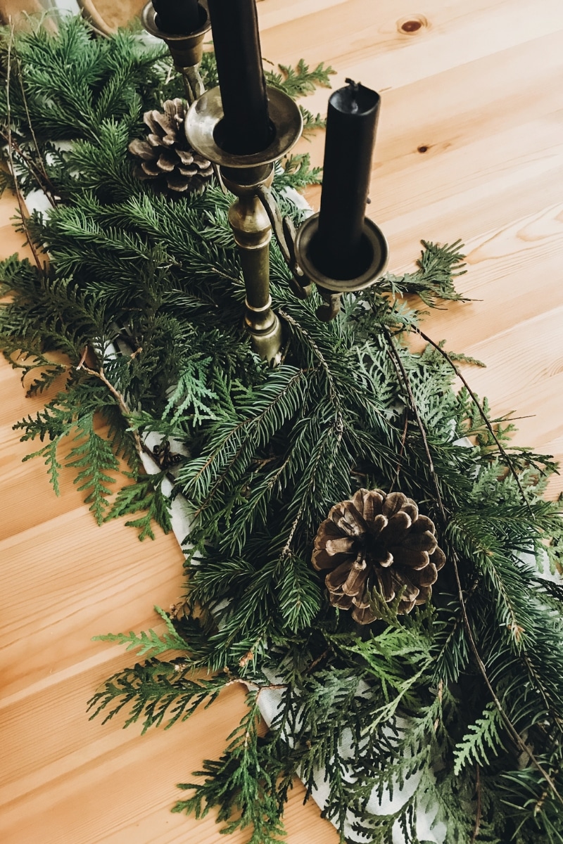 Centre de table en branches de sapin