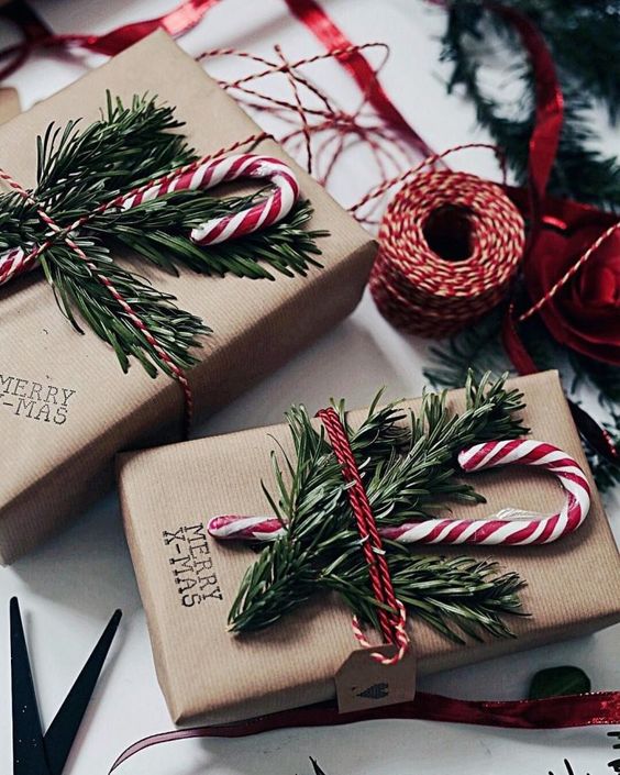 Papier cadeau fait maison avec sucre dorge