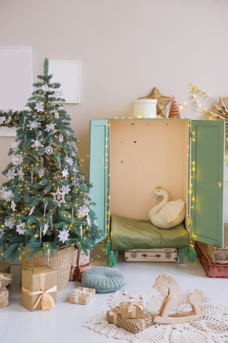 Un mini-sapin  dans une chambre d'enfant