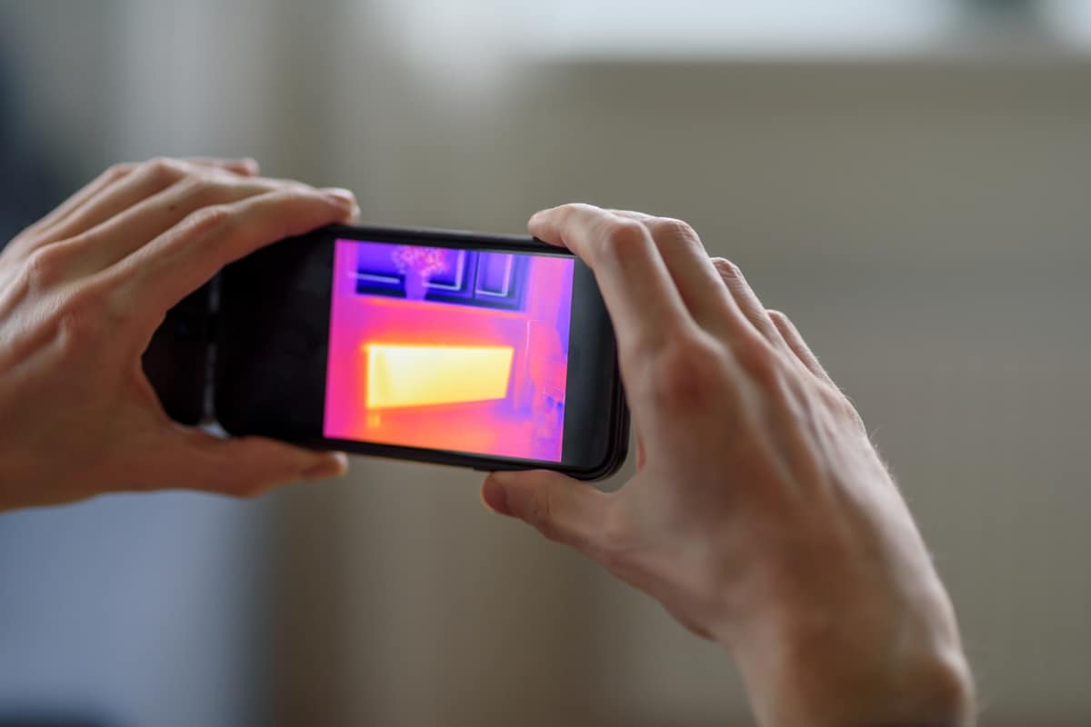 Et si la caméra de votre smartphone vous permettait de repérer les ponts thermiques de votre domicile ?