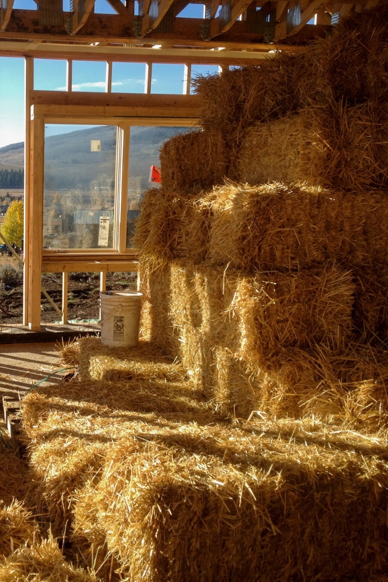 Isolation en paille d'une maison