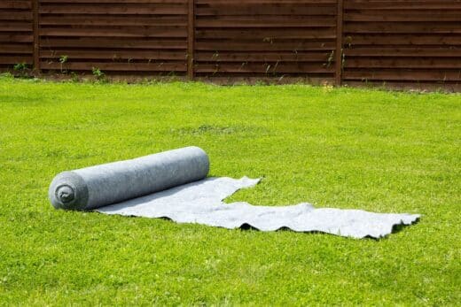 À épingler : Le géotextile au jardin ? Les usages méconnus de ce matériau des travaux de bâtiment !