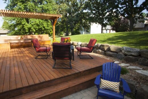À épingler : Terrasse en bois : secrets révélés pour un choix parfait et durable !